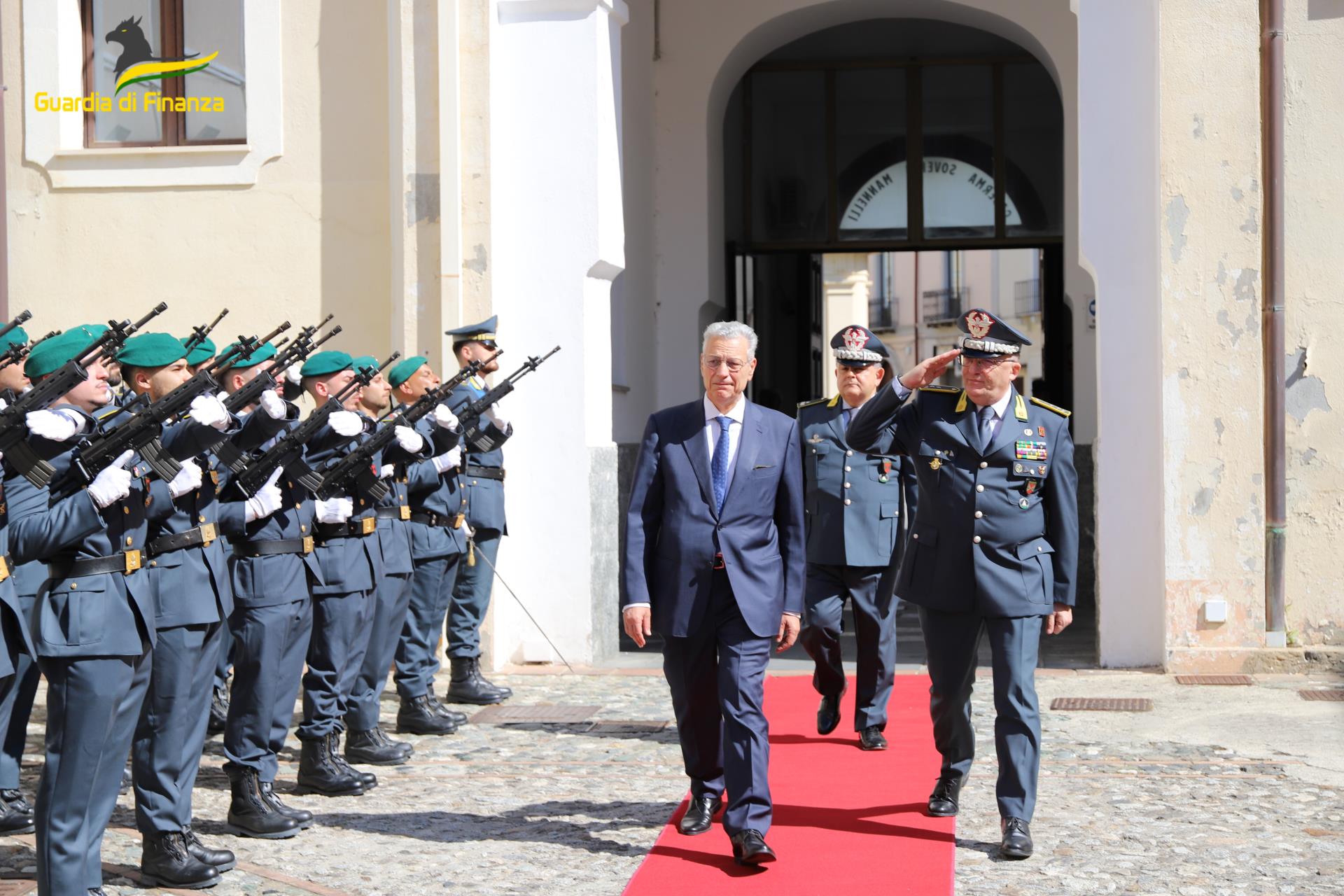 Gdf Catanzaro, il Prefetto Enrico Ricci in visita al Comando Provinciale