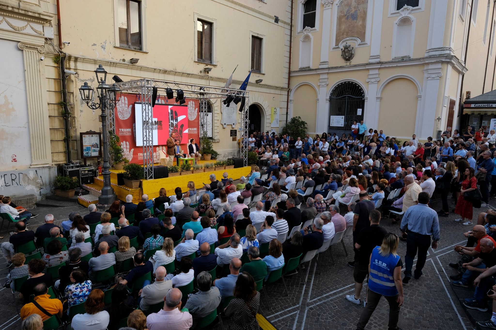 Lamezia, piazza piena per la prima giornata di Trame, il programma di oggi