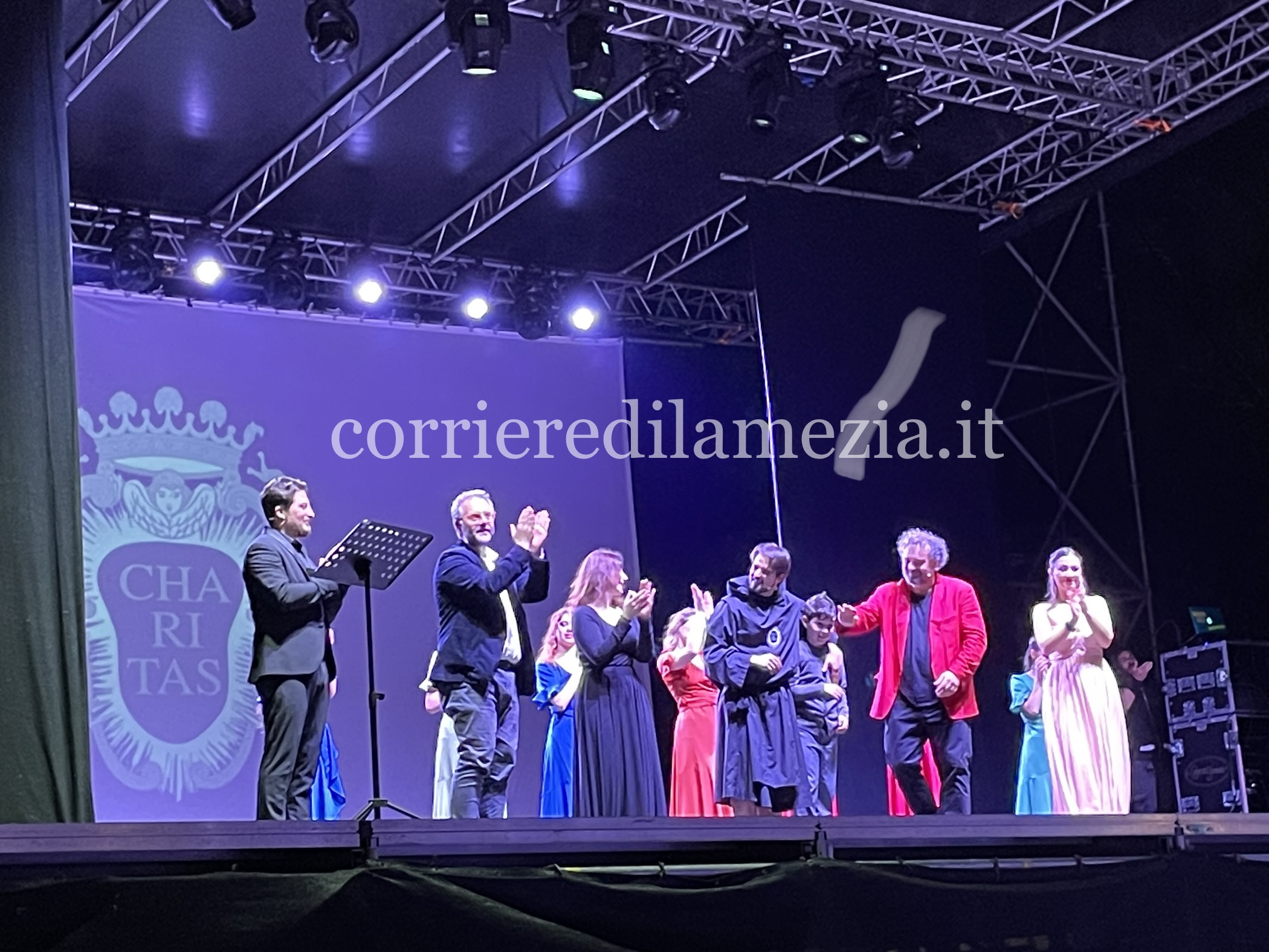 Lamezia, ieri sera in Piazza 5 Dicembre grande emozione per l’imponente Opera musical “Francesco de Paula”