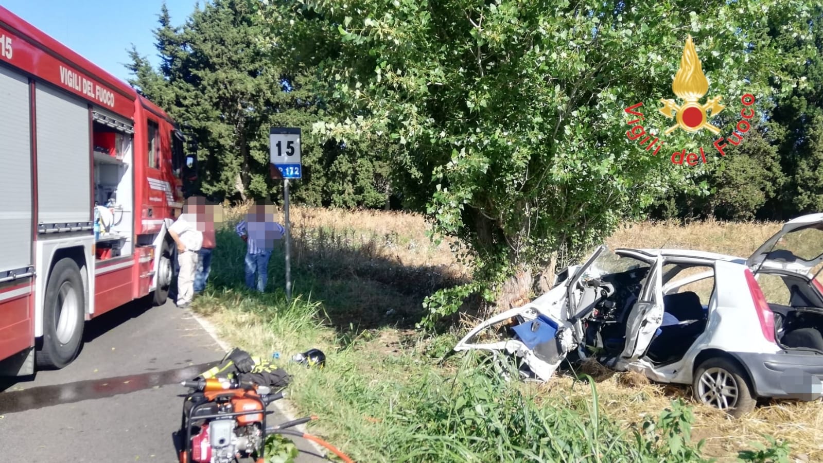 Auto finisce contro albero tra Borgia e Girifalco, muore giovane di 16 anni, tre feriti