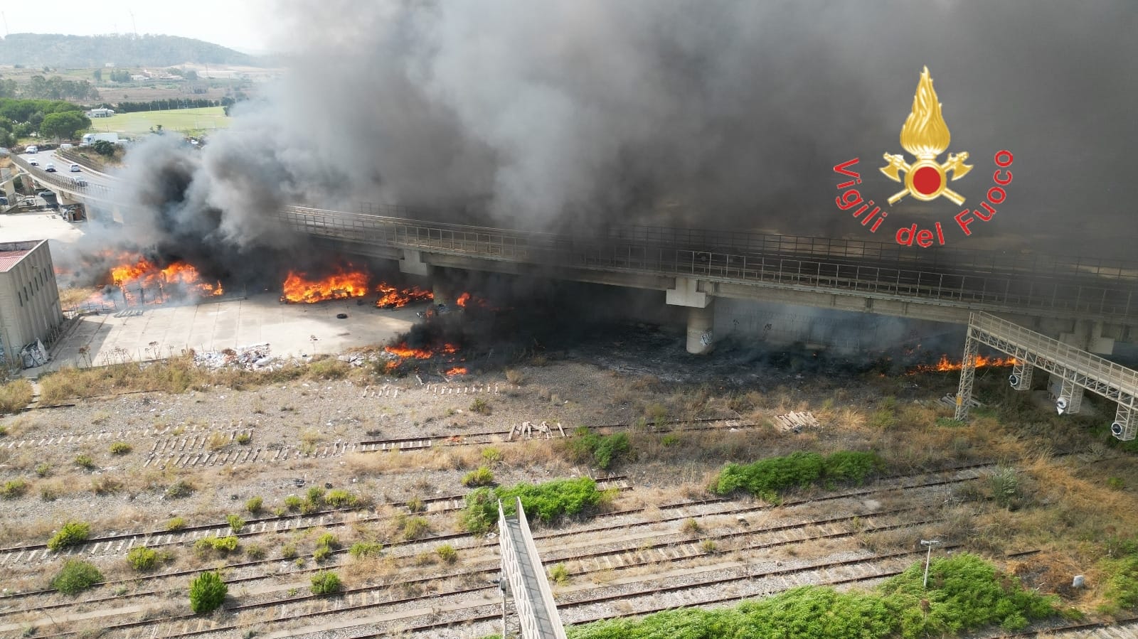 80 gli incendi ancora attivi in Calabria, 360 Vigili del Fuoco in servizio, altre unità arrivano in aiuto dalla Basilicata