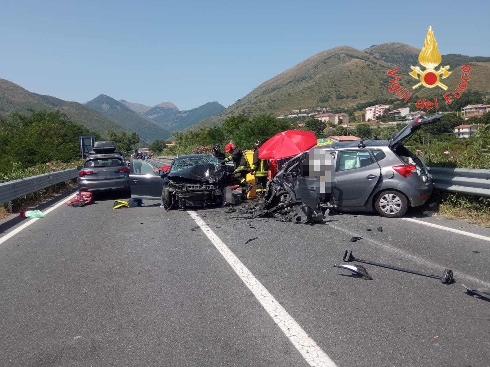 Tre auto coinvolte in un incidente nel cosentino, una vittima e 5 feriti