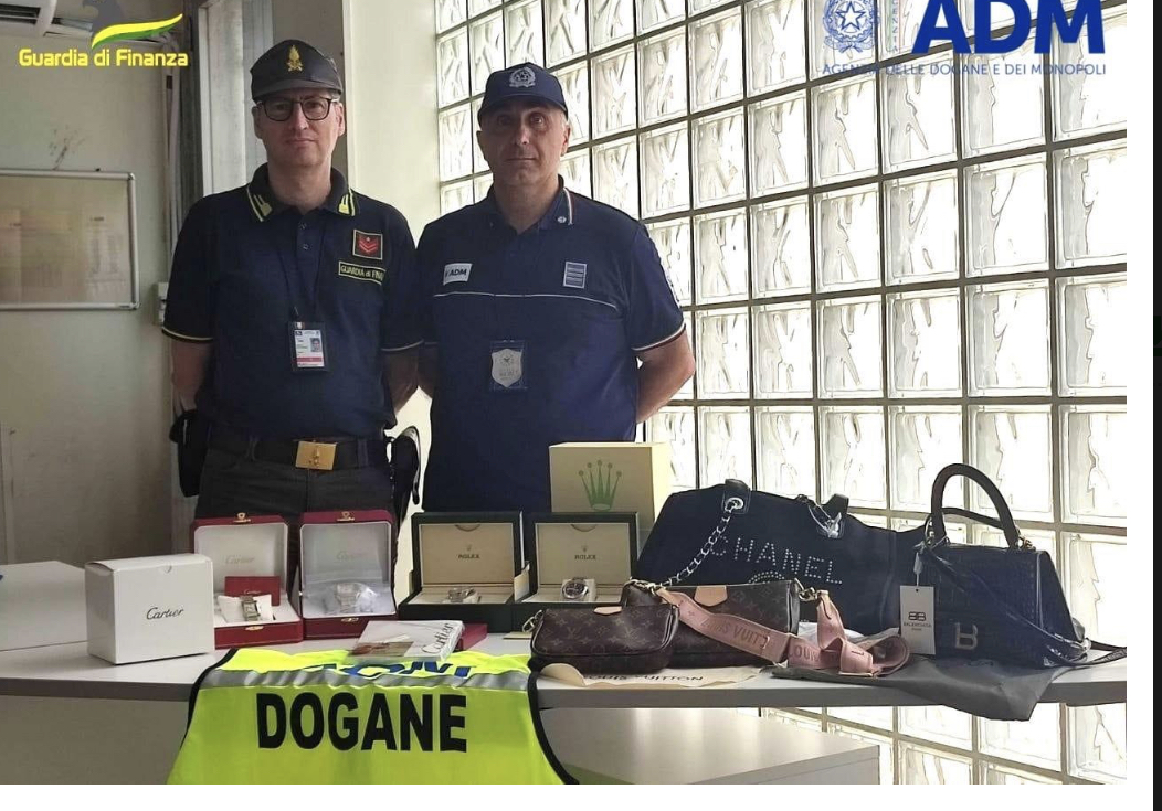 Aeroporto Lamezia, sequestrati orologi e borse di lusso contraffatti trasportati nel bagaglio di un viaggiatore proveniente da New York