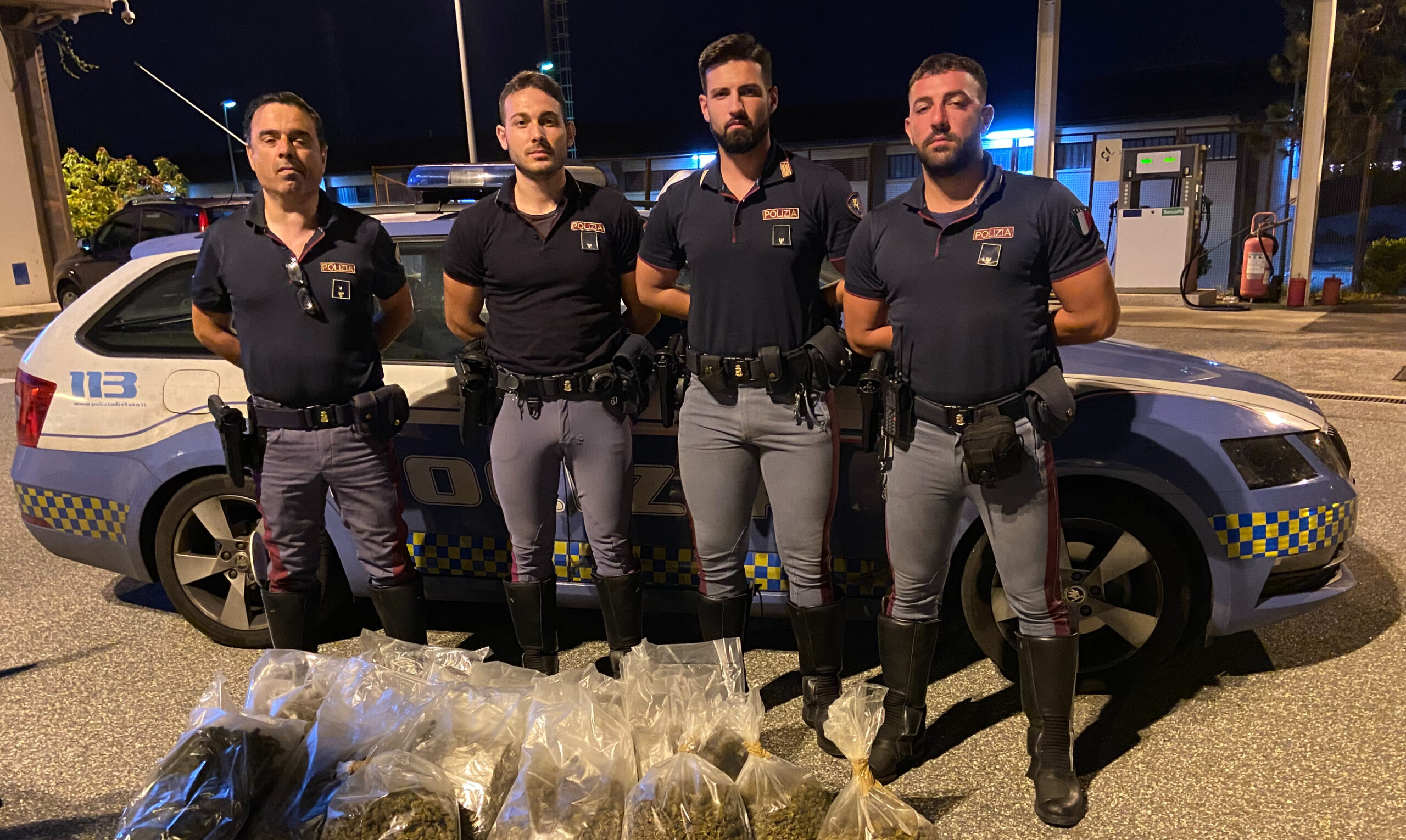 Sulla A2 con 12 kg di Cannabis in auto, ai domiciliari tre ventenni