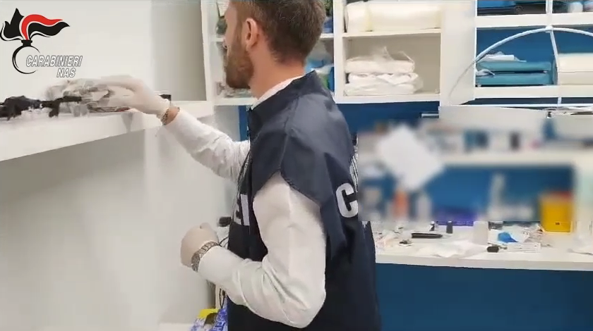 Reggio Calabria, arrestato 56enne per esercizio abusivo della professione di medico chirurgo (video)