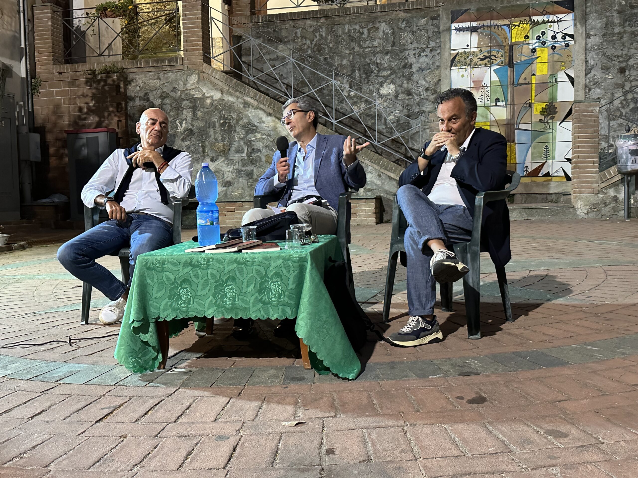 Falerna, ruolo della politica e interessi delle cosche: presentato il libro “Quando la ‘ndrangheta sconfisse lo Stato”