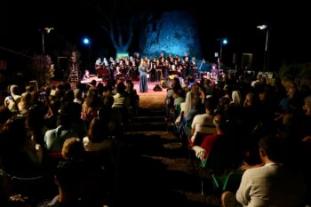 I Vacantusi portano il teatro al Torrione di Torre Lupo con il coro Polifonico Aulos