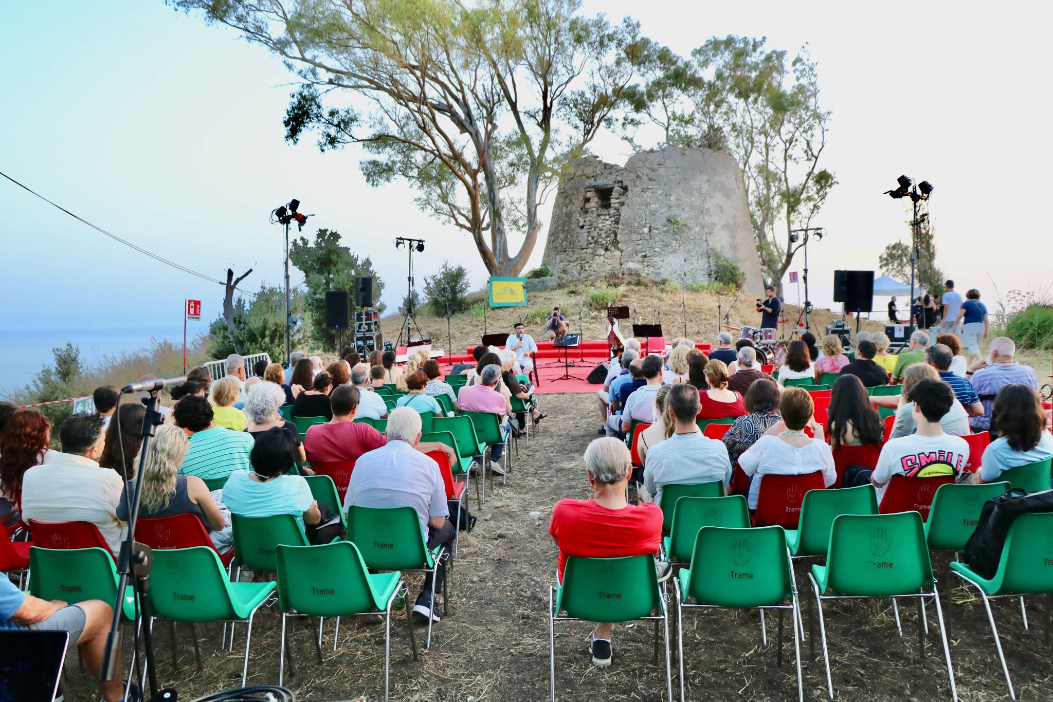 I Vacantusi portano il teatro al Torrione di Torre Lupo con il coro Polifonico Aulos