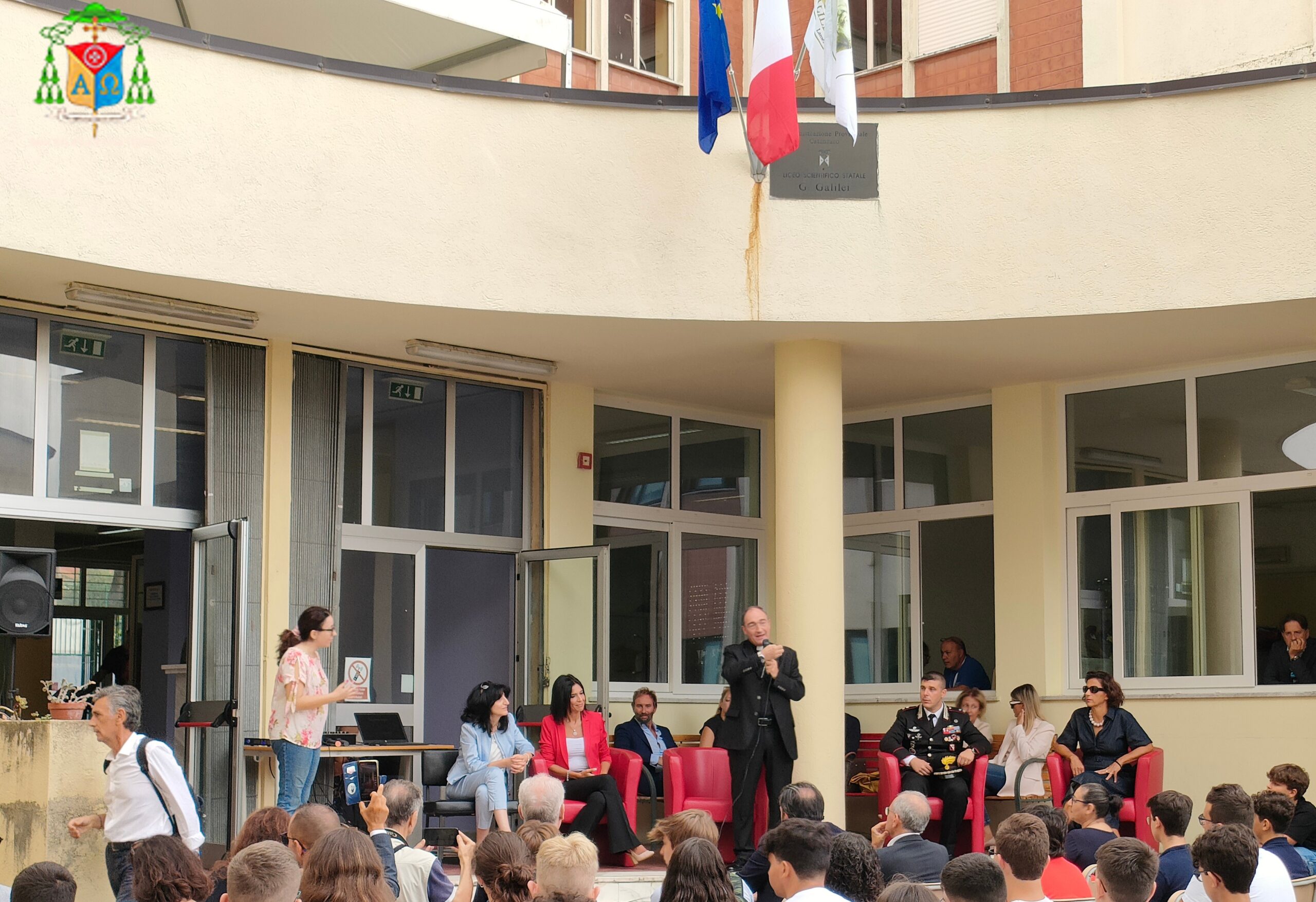 Mons. Parisi all’inaugurazione dell’anno scolastico al Liceo Galilei alla presenza del vice presidente della Regione, Giusi Princi