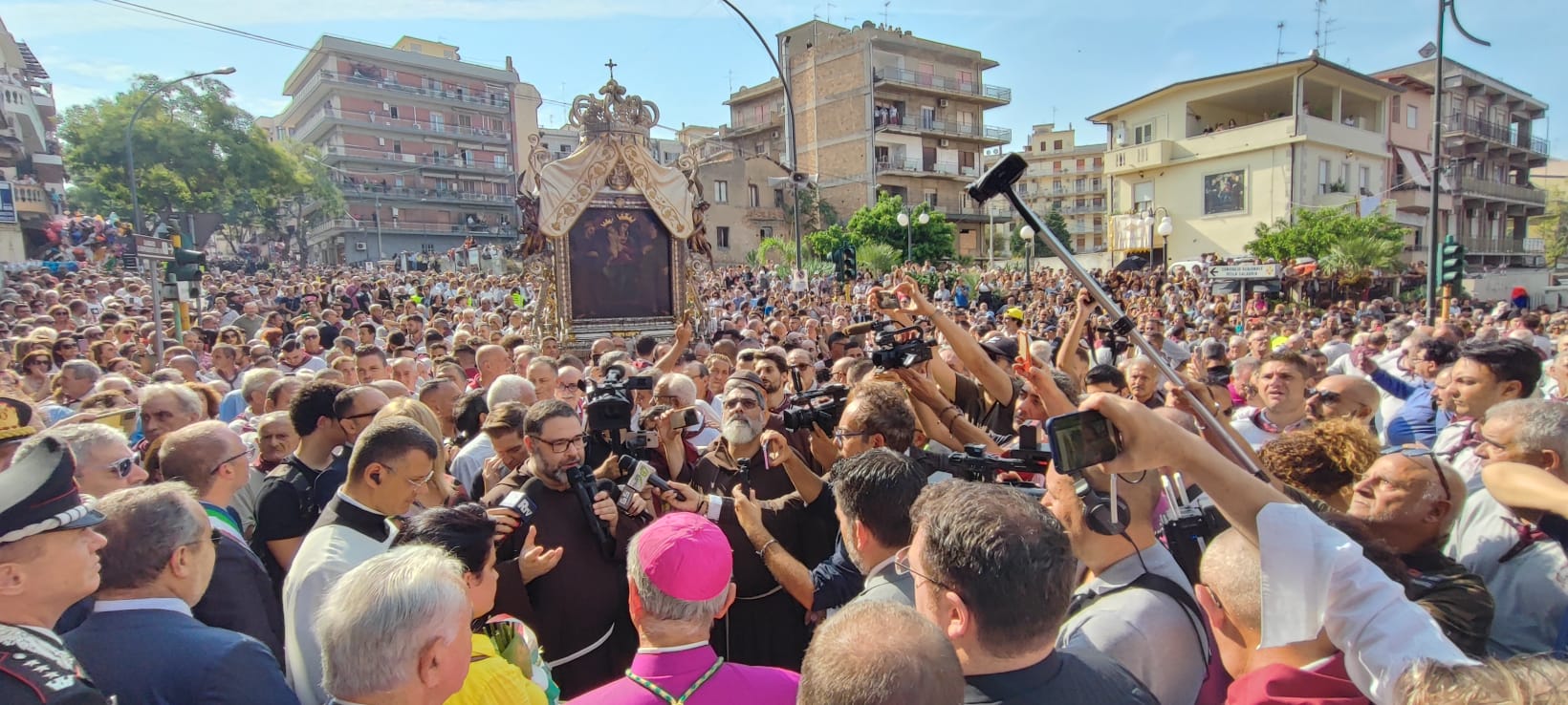 A Reggio Calabria la tradizionale processione per la Madonna della Consolazione, Versace e Brunetti: "La città riabbraccia la sua Patrona"