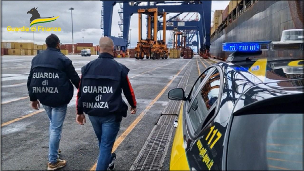 Porto di Gioia Tauro, sequestrate 251 autovetture e circa 7650 dollari, trafugati sul territorio canadese