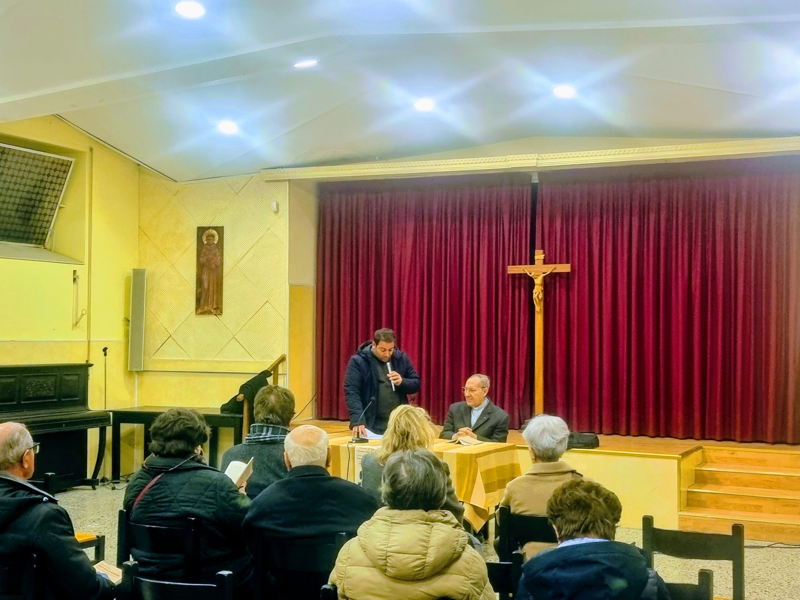 Lamezia Terme, presentato il libro di don Guido Mazzotta nel salone parrocchiale della Pietà