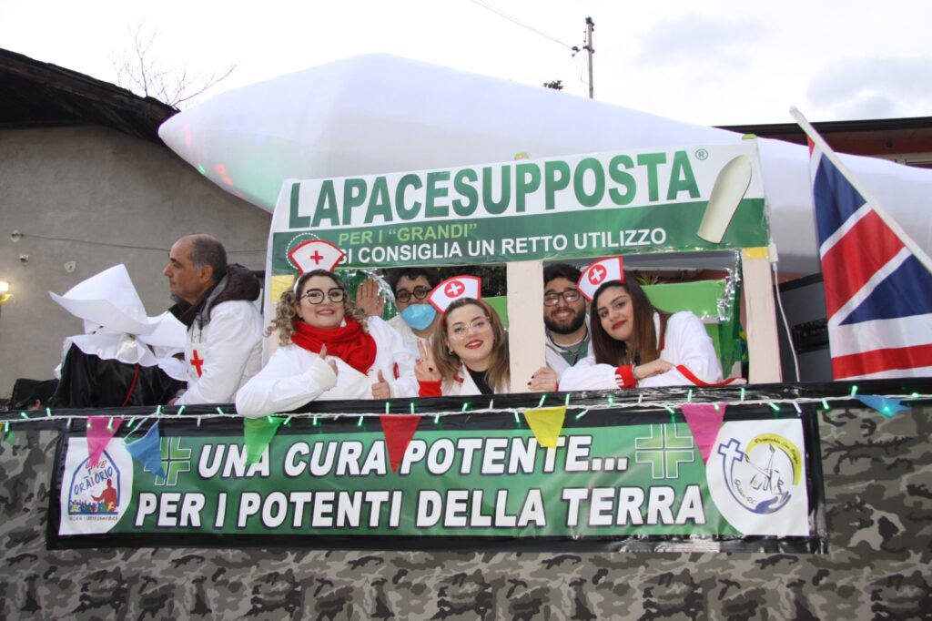 Carnevale, il carro allegorico 'La Pace supposta' conquista Reggio Calabria