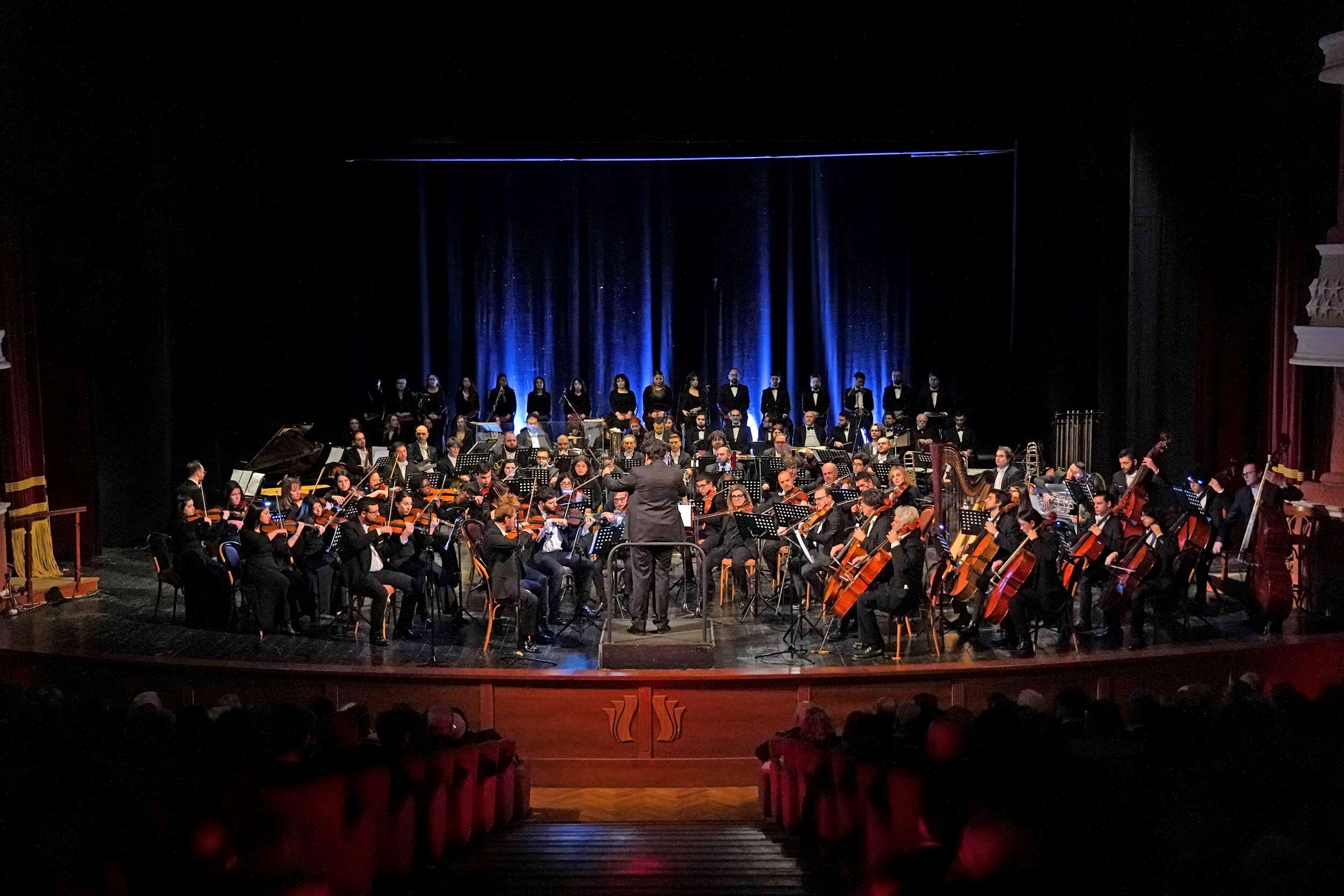 Al Teatro Politeama di Catanzaro sold out e applausi a scena aperta per il tributo a Ennio Morricone