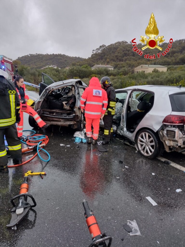 Incidente stradale sulla SS107 nel crotonese, due morti e due feriti gravi