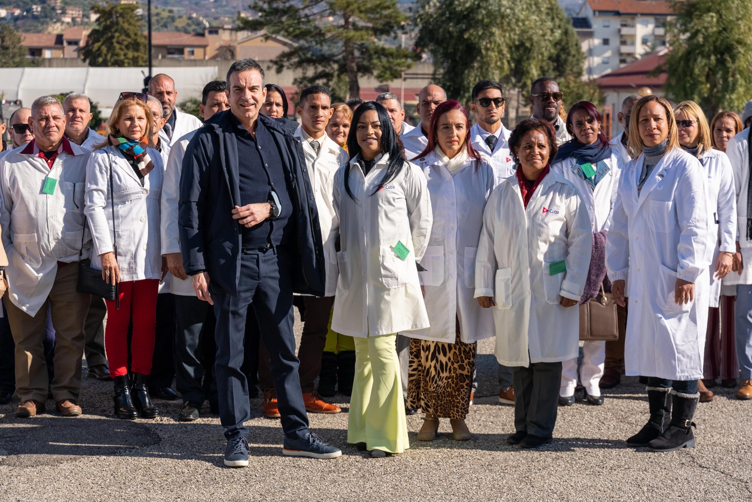 Occhiuto accoglie nuovi medici cubani: “Popolo calabrese vi ringrazia di cuore, proseguiamo esperienza di successo”