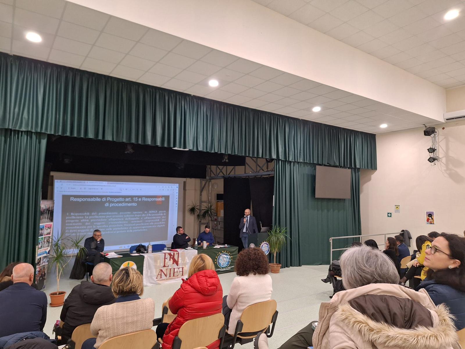 A Lamezia seminario su legislazione scolastica e CCNL organizzato da ANIEF