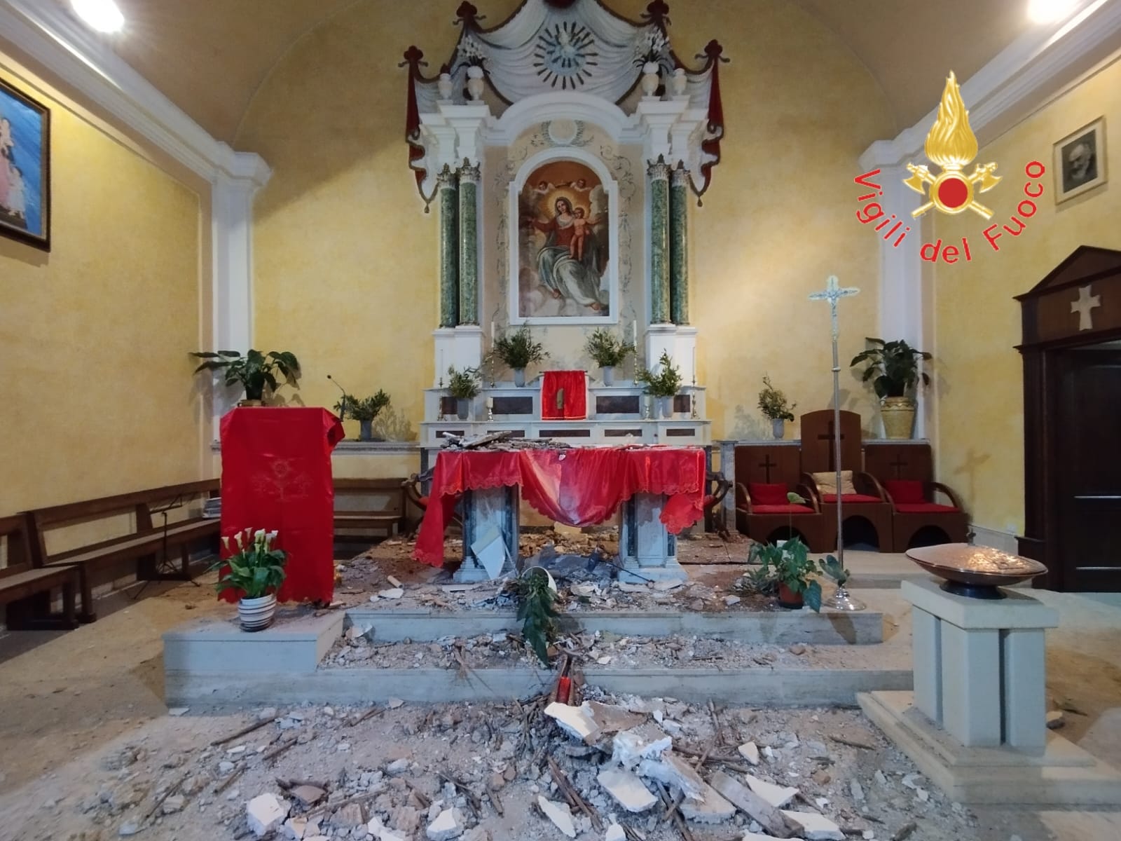 Chiesa del Soccorso, crolla parte dell’intonaco di copertura