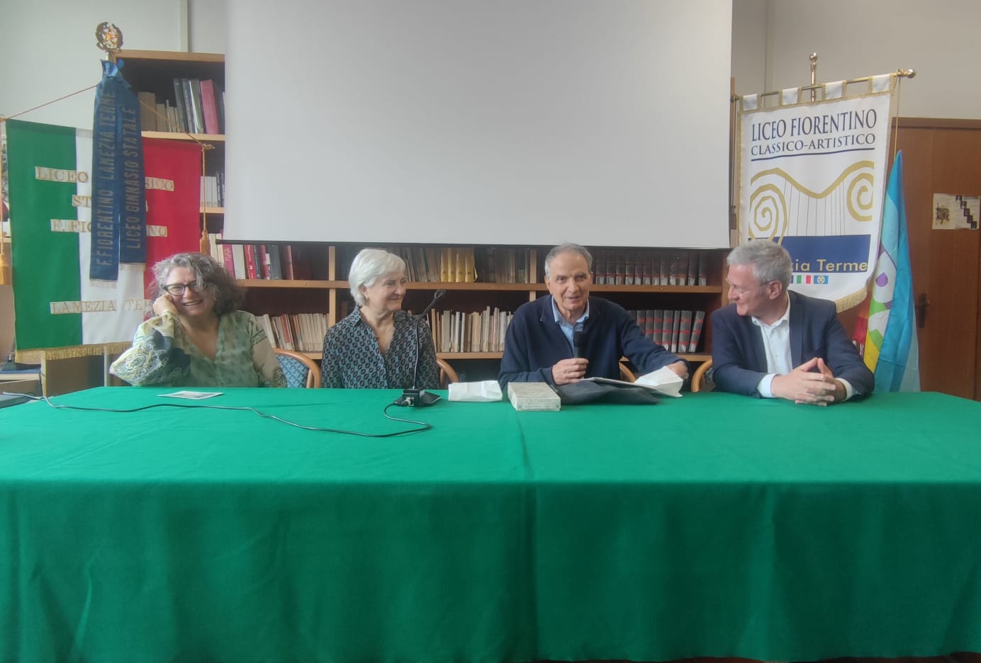 Lamezia Terme, inaugurata al Liceo Fiorentino la mostra dell’artista Gennaro Pileggi