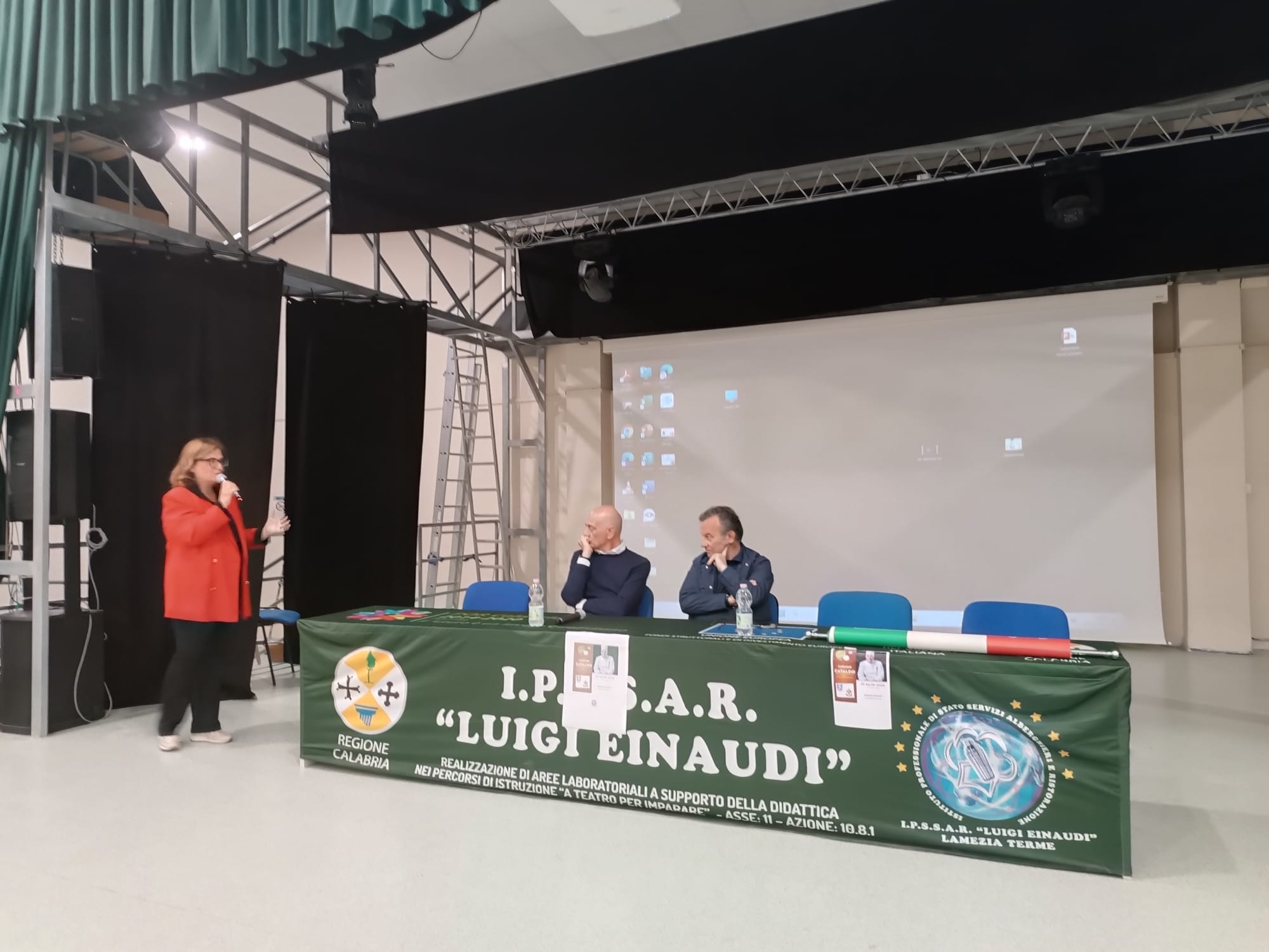 Lamezia, all’Istituto “Einaudi” presentato il libro “Quando la 'ndrangheta sconfisse lo Stato”