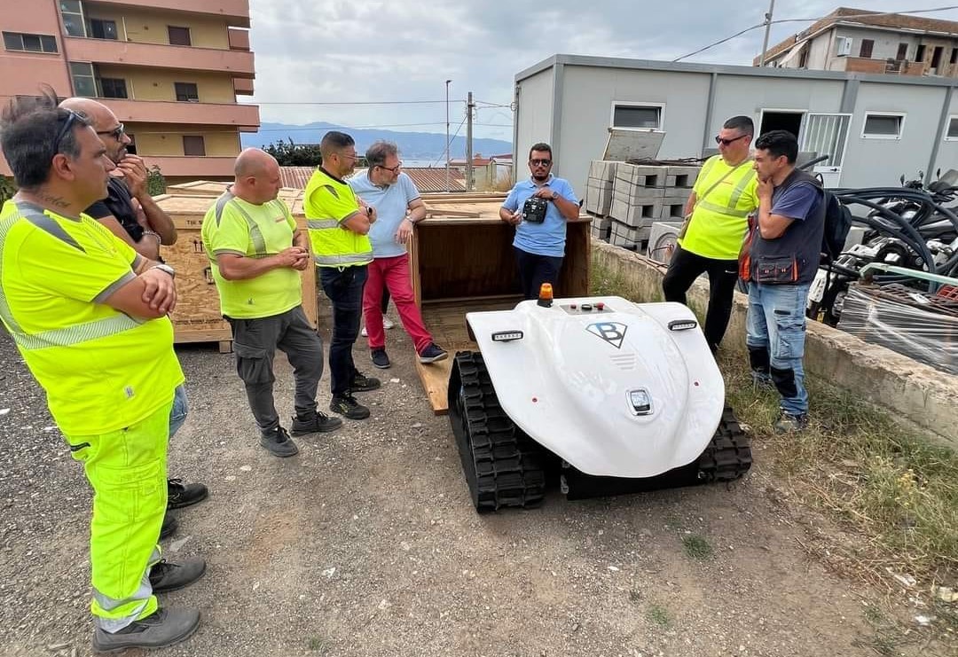 Reggio, al via la pulizia delle spiagge: assegnati a Castore i tre robot BeBot, strumenti di ultima generazione