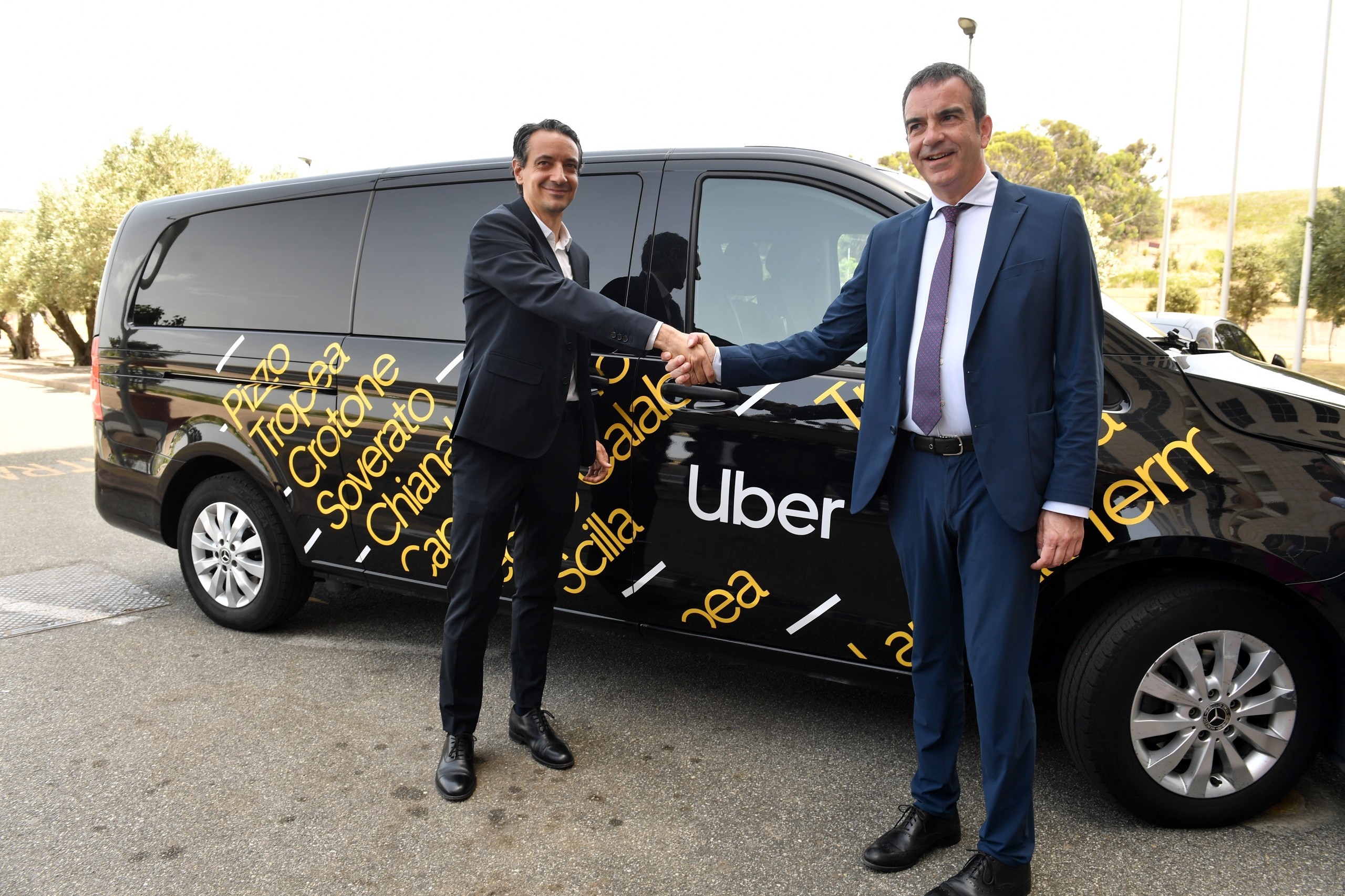 Turismo: Uber arriva in Calabria, da oggi attivi i servizi Uber Black e Uber Van