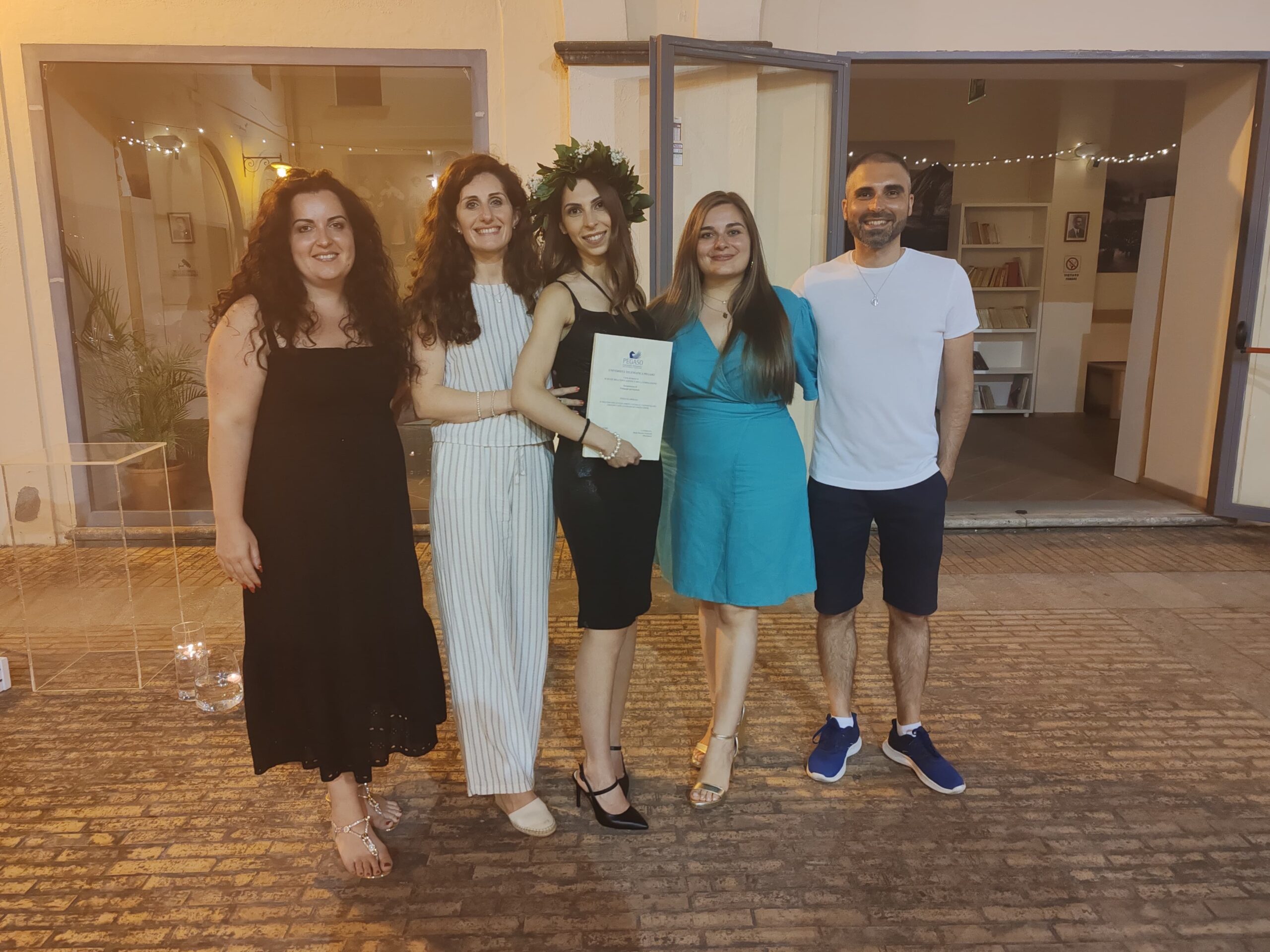 Lamezia, studentessa si laurea con una tesi sui laboratori didattico-creativi per bambini del Chiostro Caffè Letterario