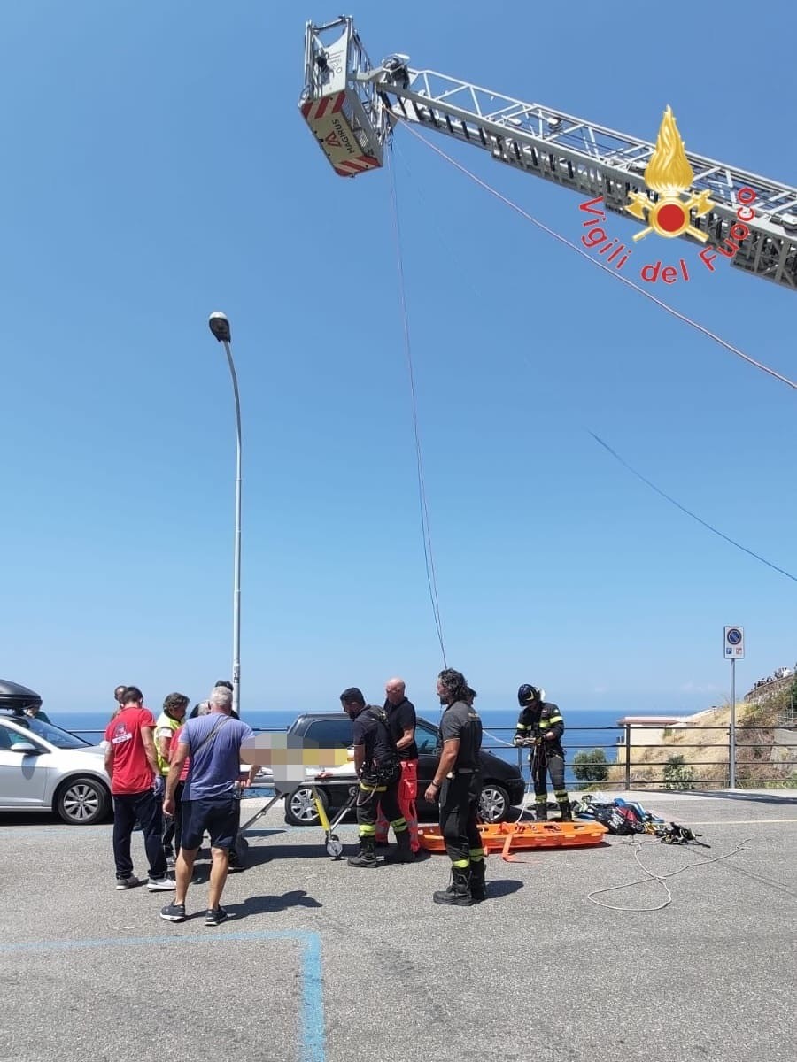 A Pizzo uomo cade in dirupo, ferito