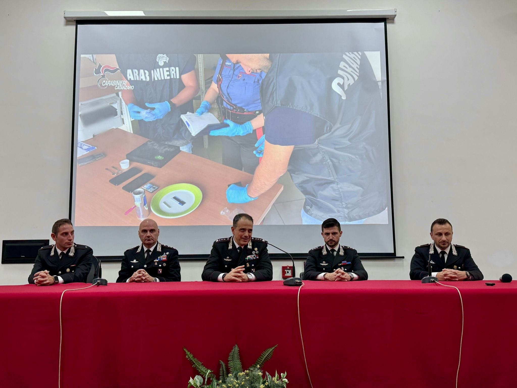 Avvicendamento degli Ufficiali dei Carabinieri al Comando del Reparto Operativo di Catanzaro, della Compagnia di Lamezia Terme e dei Nuclei Operativi e Radiomobili di Soverato e Sellia Marina