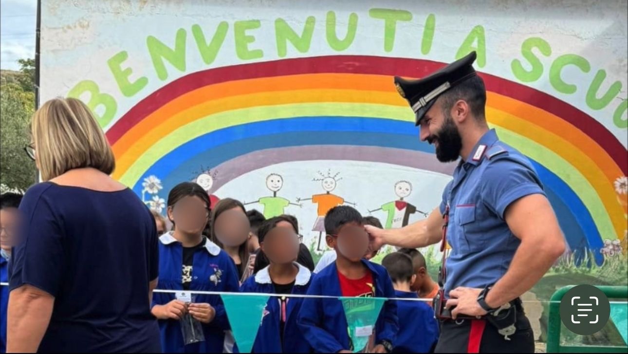 Primo giorno di scuola anche per i Carabinieri. Incrementati i servizi di prevenzione nei pressi degli istituti scolastici