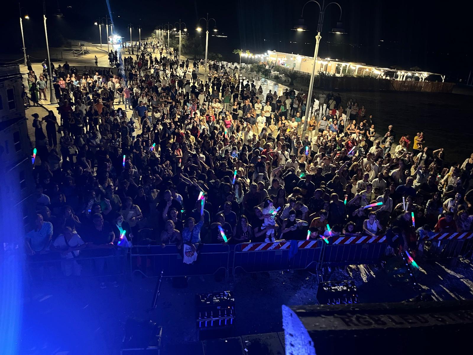 Grande successo per la festa "Nave 90" sul Lungomare Falcone e Borsellino di Lamezia Terme