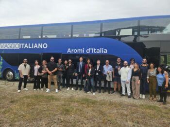 Il bus – ristorante di “Aromi d’Italia” in tour nella Locride