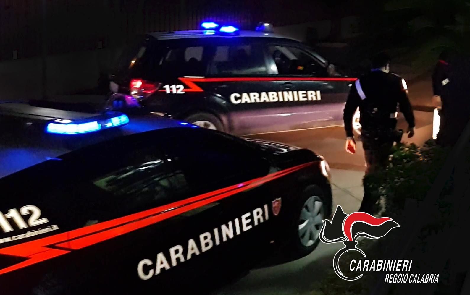 A San Ferdinando minaccia ex e cerca di aggredirla in casa, arrestato 25enne