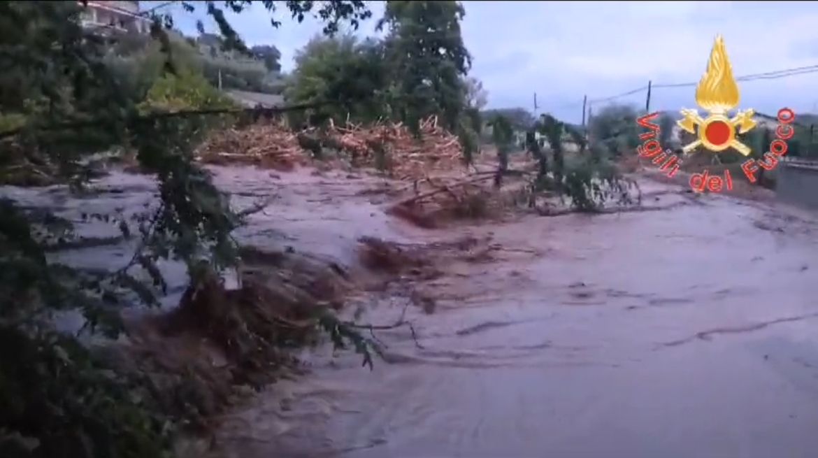 Maltempo, interrotta Ss 280 e isolato comune di Maida per esondazione torrente