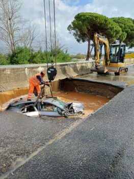 Maltempo, interventi per esondazione fiume Amato, riaperto un tratto della SS280