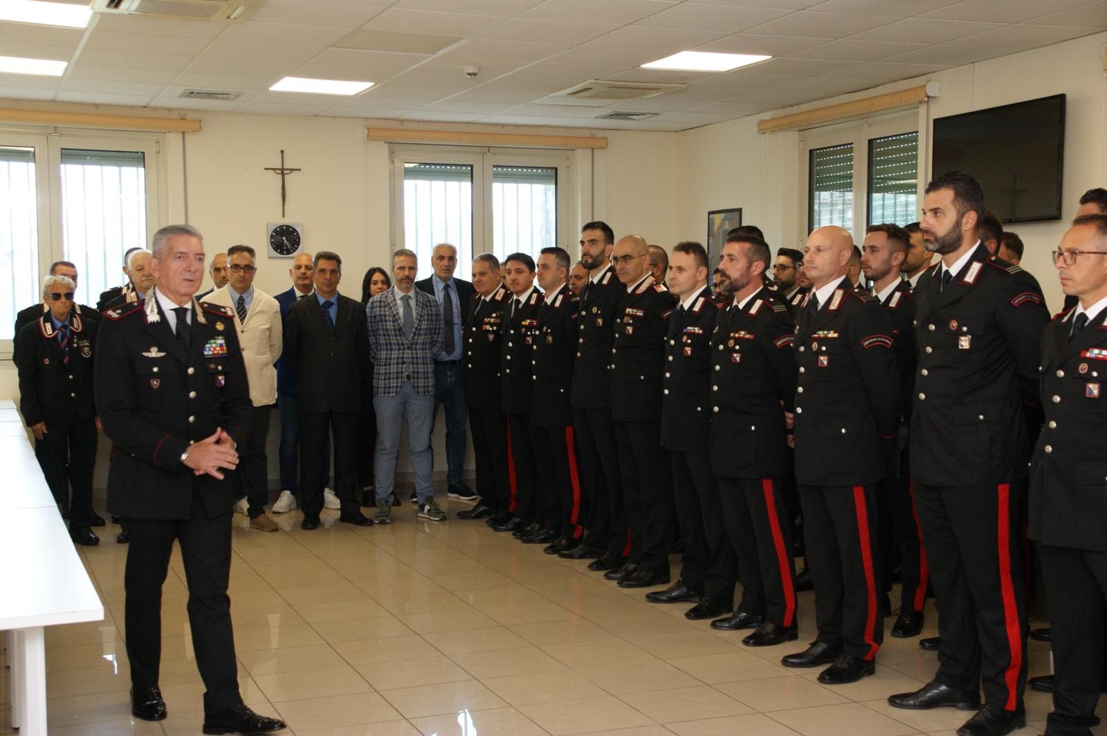 Il Generale di Brigata che guida la Legione Calabria in visita al Gruppo di Locri