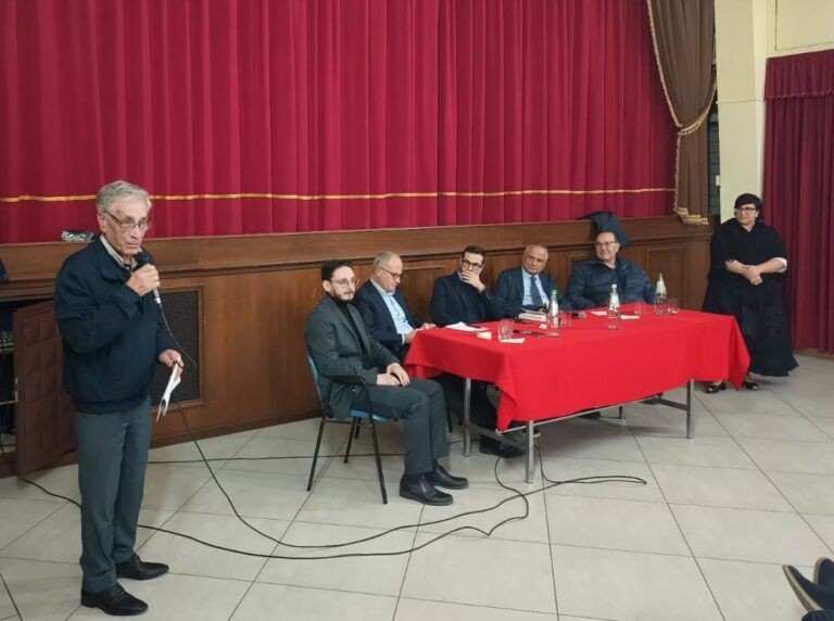 Lamezia, presentato il libro di Franco Capalbo 'Perché la Calabria non dovrebbe campare solo di turismo'