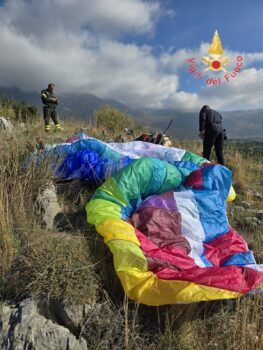 Parapendio precipita nel cosentino, morto il pilota