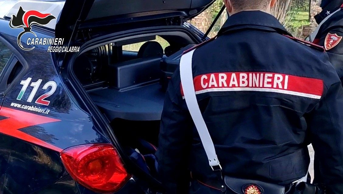 Bagnara Calabra, operatori ecologici denunciati per abbandono di rifiuti in proprietà privata