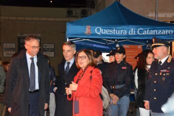 Lamezia, la Polizia di Stato tra la gente nella Giornata Internazionale per l’eliminazione della violenza sulle donne