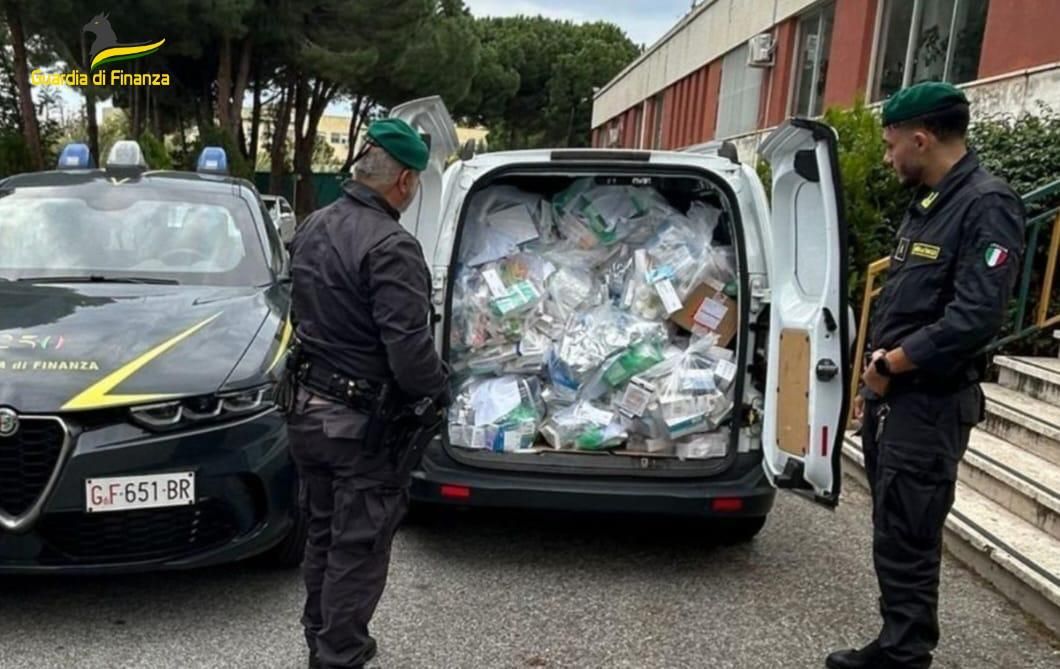 Lungo la Ss18 a Falerna baschi verdi fermano furgone e sequestrano 52mila farmaci trasportati illegalmente