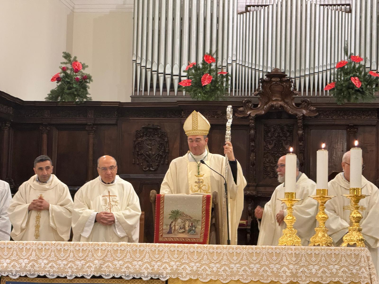 Santa Messa di Natale, Mons. Parisi: “Dio entra nella storia per dire all’uomo: cerca di essere umano”