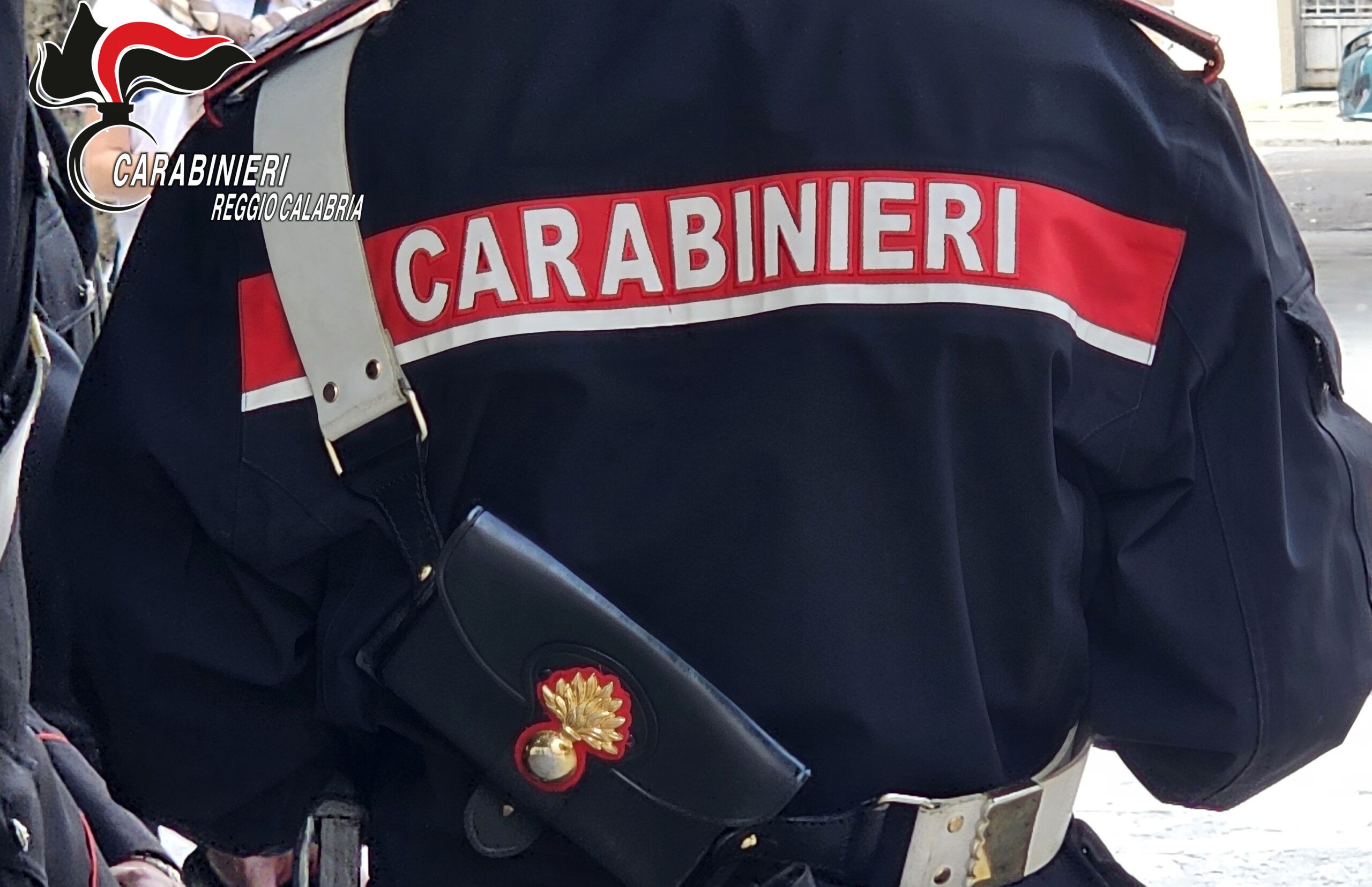 Violenza domestica a San Ferdinando, uomo rimuoveva porte interne della casa per controllare moglie e figli, arrestato