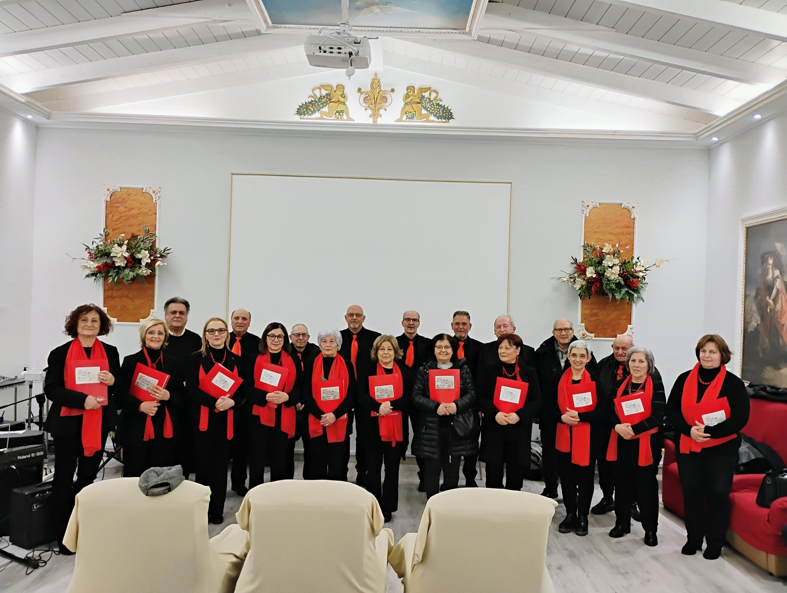 I canti di Natale accarezzano il cuore degli anziani della Casa di Riposo Tamburelli di Lamezia Terme