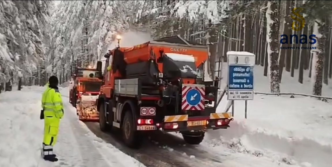 Emergenza neve, mezzi spazzaneve Anas a Corigliano Rossano e nel cosentino