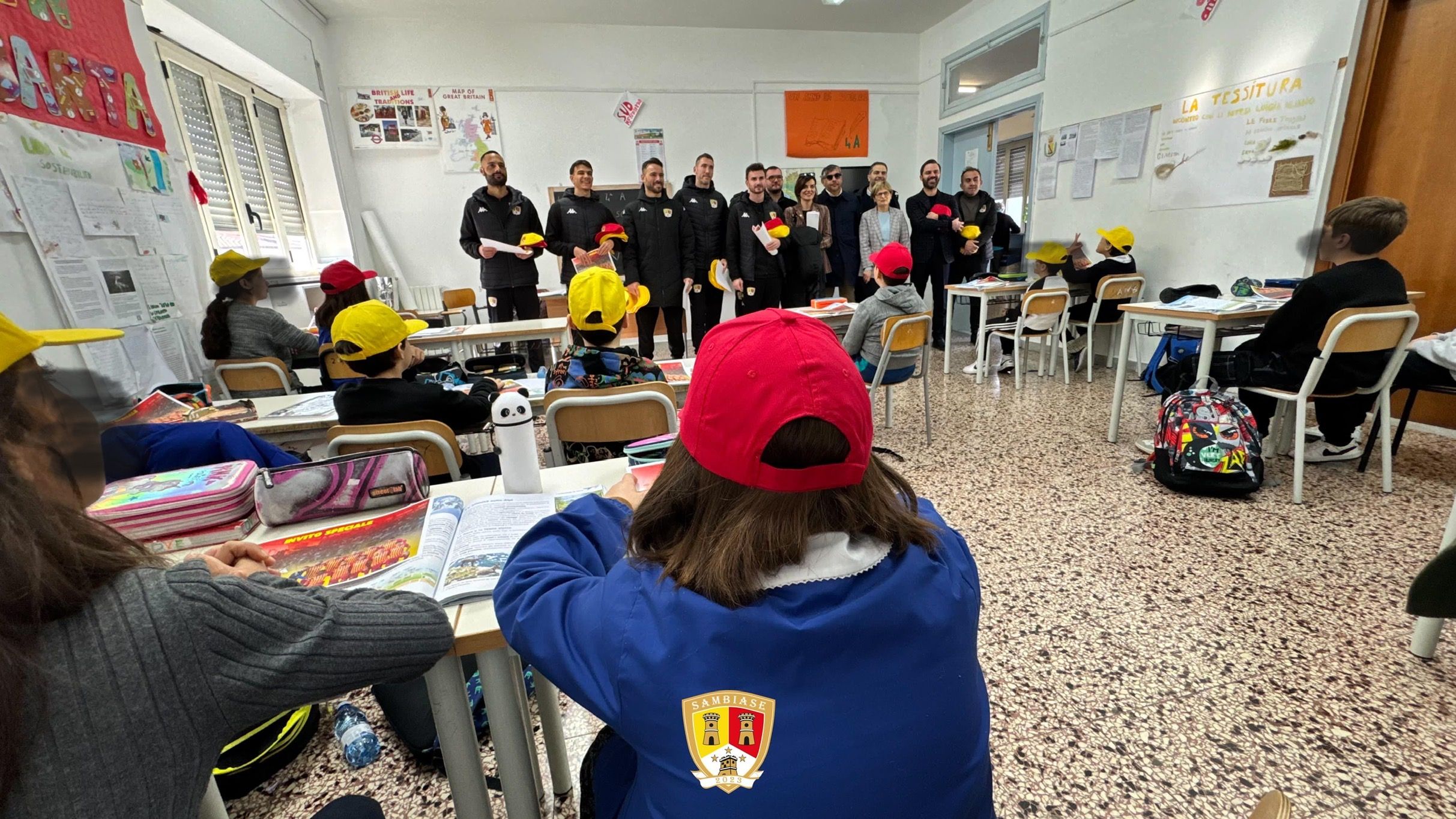 Lamezia, l’ASD Sambiase in visita al plesso della scuola Fiorentino dell’Istituto Comprensivo Borrello - Fiorentino