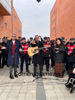 Unical, bagno di folla per Brunori Sas. Il cantautore calabrese: “in questo tempo di estremismi è stata premiata l’attitudine moderata, il canto autentico” VIDEO