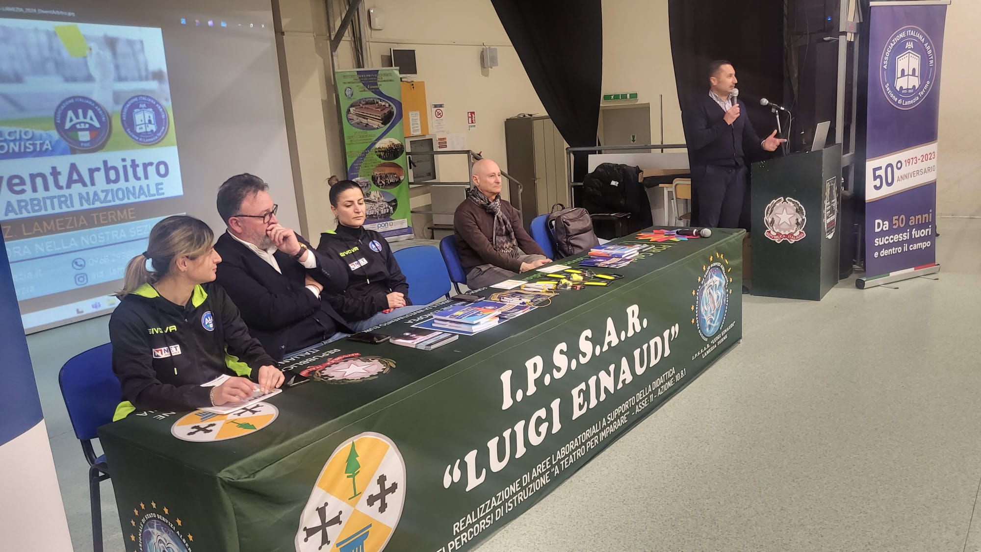 Comincia il reclutamento nelle scuole, gli arbitri lametini incontrano gli studenti dell’Istituto Einaudi