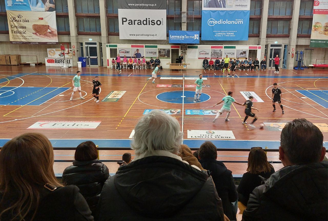 Ecosistem Lamezia Soccer batte il Sammichele 6-4 al Palasparti