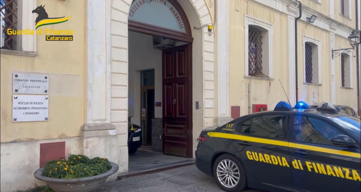 Gdf Catanzaro, confiscate due aziende, immobili, terreni, automezzi e rapporti bancari per un valore di oltre un milione di euro